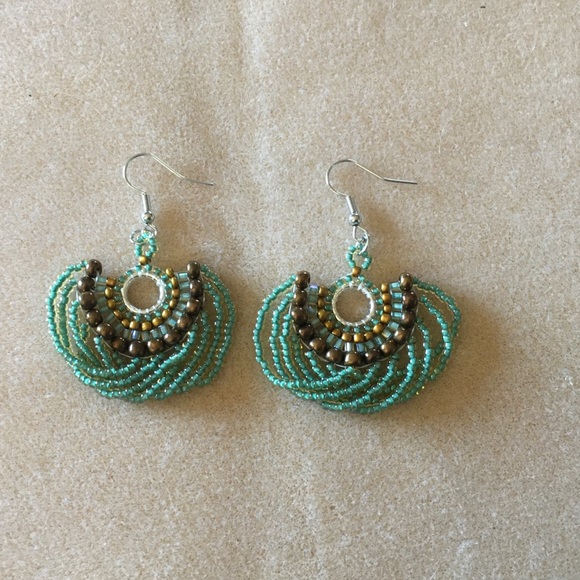 💼Hand Crafted Loopy Beaded Earrings💼 - Picture 4 of 6
